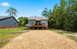 608 W 10th St, Carrabelle, FL 32322