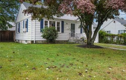 33 Betsy Williams Drive, Warwick, RI 02889