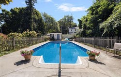 29 Valentine Circle, Warwick, RI 02886