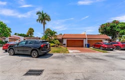 522 NE 195th St, Miami, FL 33179
