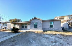 304 E 11th, Del Rio, TX 78840