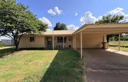 105 W Elm Street, Gustine, TX 76455