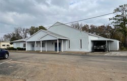 202 NE 2nd St, Smithville, TX 78957
