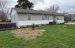 306 High St, Marshall, MO 65340
