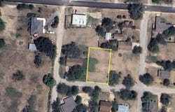 704 Curtis, Devine, TX 78016