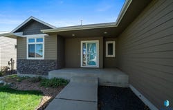 2900 S Statice Ave, Sioux Falls, SD 57106