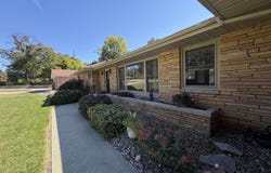 1825 Rainbow Bend Boulevard, Elkhart, IN 46514-1402