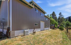 76566 DAVIS Rd, Oakridge, OR 97463