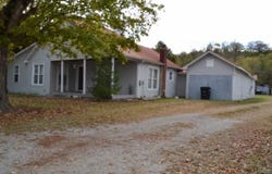 218 E Lake Ave, Celina, TN 38551