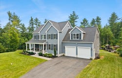 8 Paddock Cir, Middleboro, MA 02346