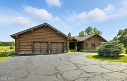 560 County Road 170, Diamond, MO 64840