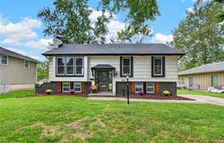 605 NE Ash Street, Lee's Summit, MO 64063