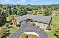 103 April Ln, Vinton, VA 24179