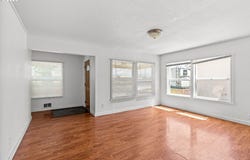 370 S 6th St, Harrisburg, OR 97446