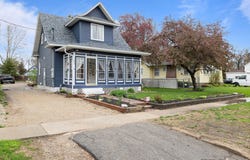 1820 E Walnut Street, Des Moines, IA 50316