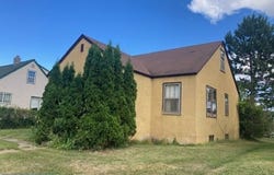 626 1st St, Nashwauk, MN 55719