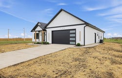 120 Lea Lane, Forsyth, IL 62535