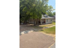 315 W 5th St, Hope, AR 71801