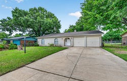 910 Kerry Street, Benbrook, TX 76126