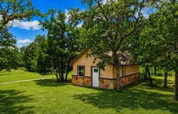 499 Bridgestone Ct, Lockhart, TX 78644