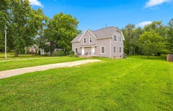 336 S Hackett Road, Waterloo, IA 50701