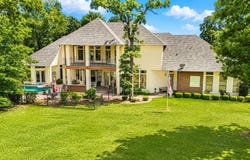 299 Saint Andrews Dr, Mabank, TX 75156