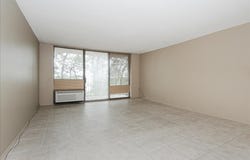 2000 Saint Regis Drive, Lombard, IL 60148