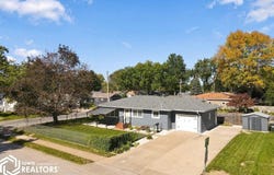 1004 Parkway Drive, Burlington, IA 52601