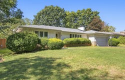 2141 S Luster Avenue, Springfield, MO 65804
