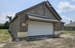 813 Silverleaf Drive, Ennis, TX 75119