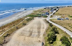 900 Old Coast Rd, GoldBeach, OR 97444