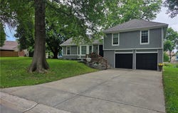 3710 Beechwood Drive, Lee's Summit, MO 64064