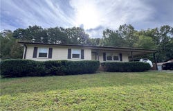 305 Kingston Drive, King, NC 27021