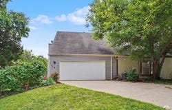 118 Glenview Drive, Lawrence, KS 66049