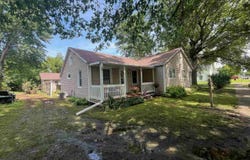 106 E 6th Street, IA 50228