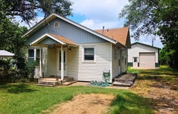 1420 E 9th St, Newton, KS 67114