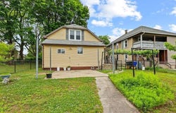 81 Healey St, Springfield, MA 01151