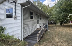 18533 Maple Street, Preston, MO 65732