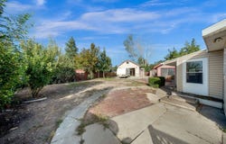 556 W GREENLEAF Dr, Murray, UT 84123