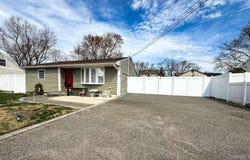 13 E Walnut Street, Central Islip, NY 11722