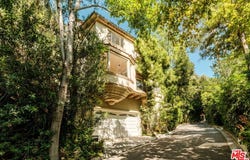 10055 Reevesbury Dr, Beverly Hills, CA 90210