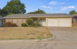 813 Jerry Lane, Bedford, TX 76022