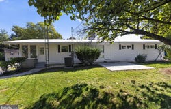 16 BITTERSWEET Drive, HAGERSTOWN, MD 21740