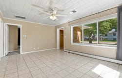 1035 N 6th Ave, Washington, IA 52353