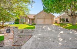 225 Los Cedros Loop, Kerrville, TX 78028