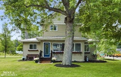 732 N 9th St, Saint Clair, MI 48079