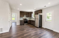 904 E Austin St, Luling, TX 78648