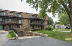 320 E Pleasant St, Oconomowoc, WI 53066