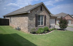 916 N Creek Dr, Woodward, OK 73801