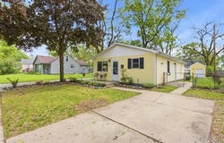 1202 E Elza Avenue, Hazel Park, MI 48030